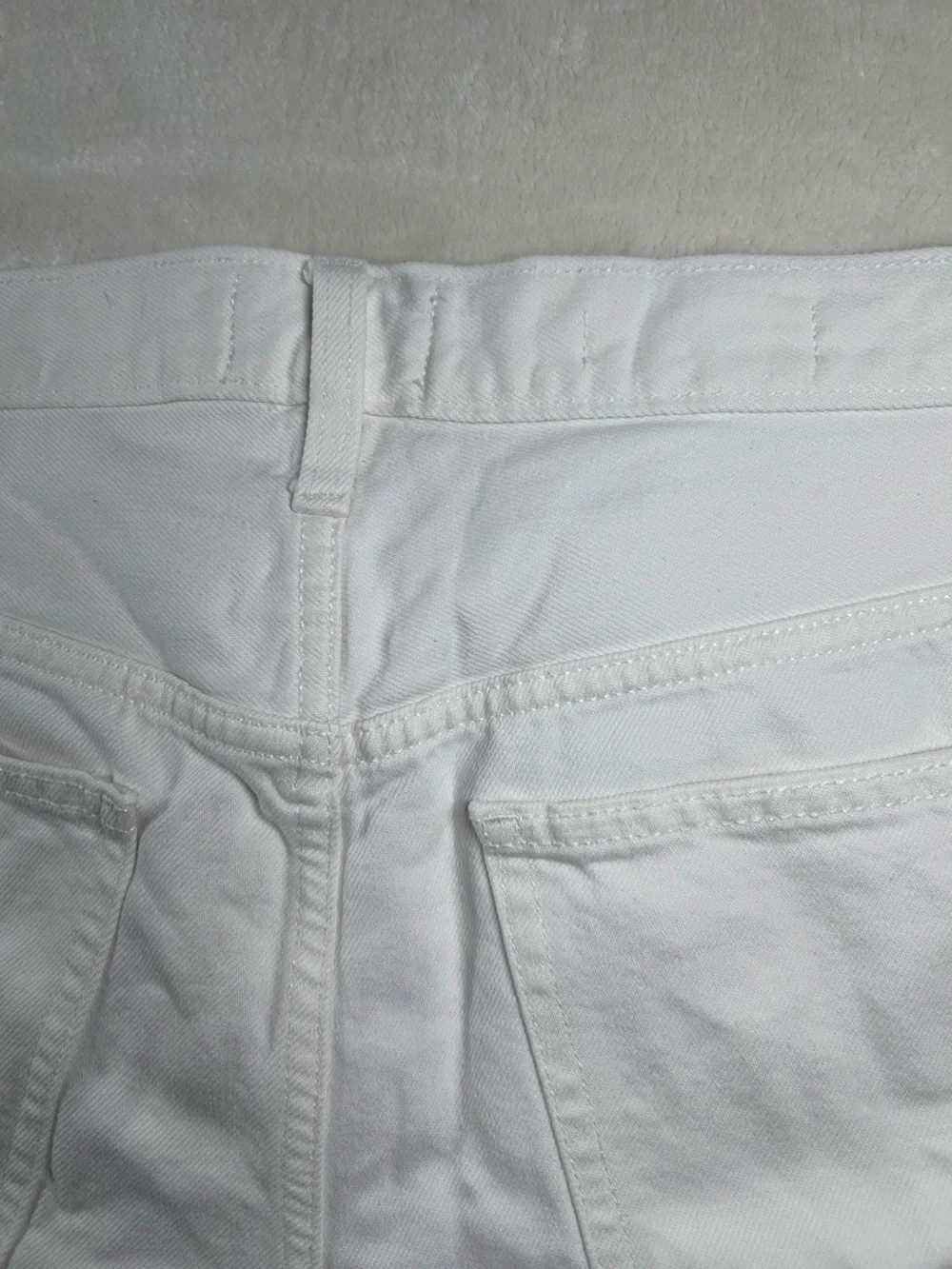 NWT Sz 14 - White 90s Baggy Denim Jean Shorts - Mid Rise Frayed Universal Thread